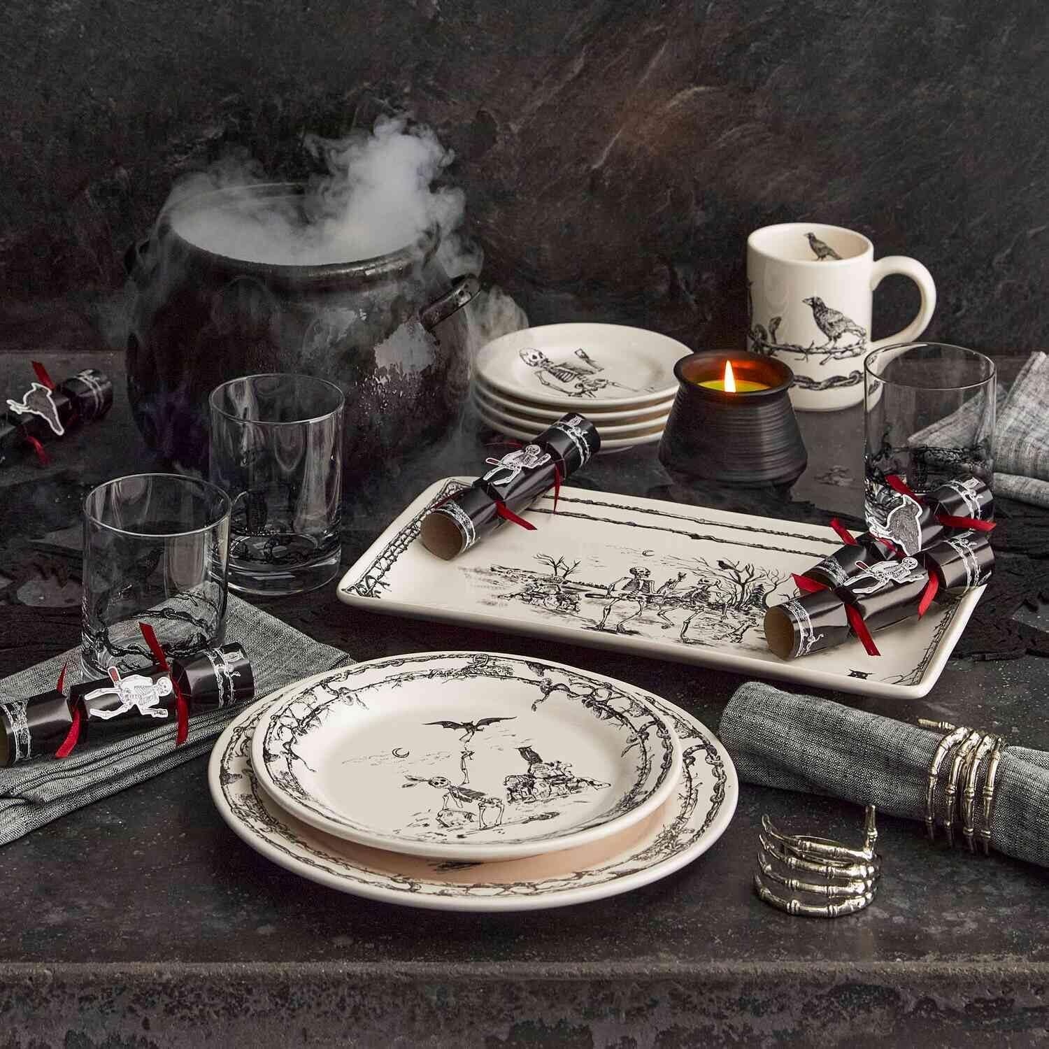 image:imageSur La Table Poison Apple Candle Black