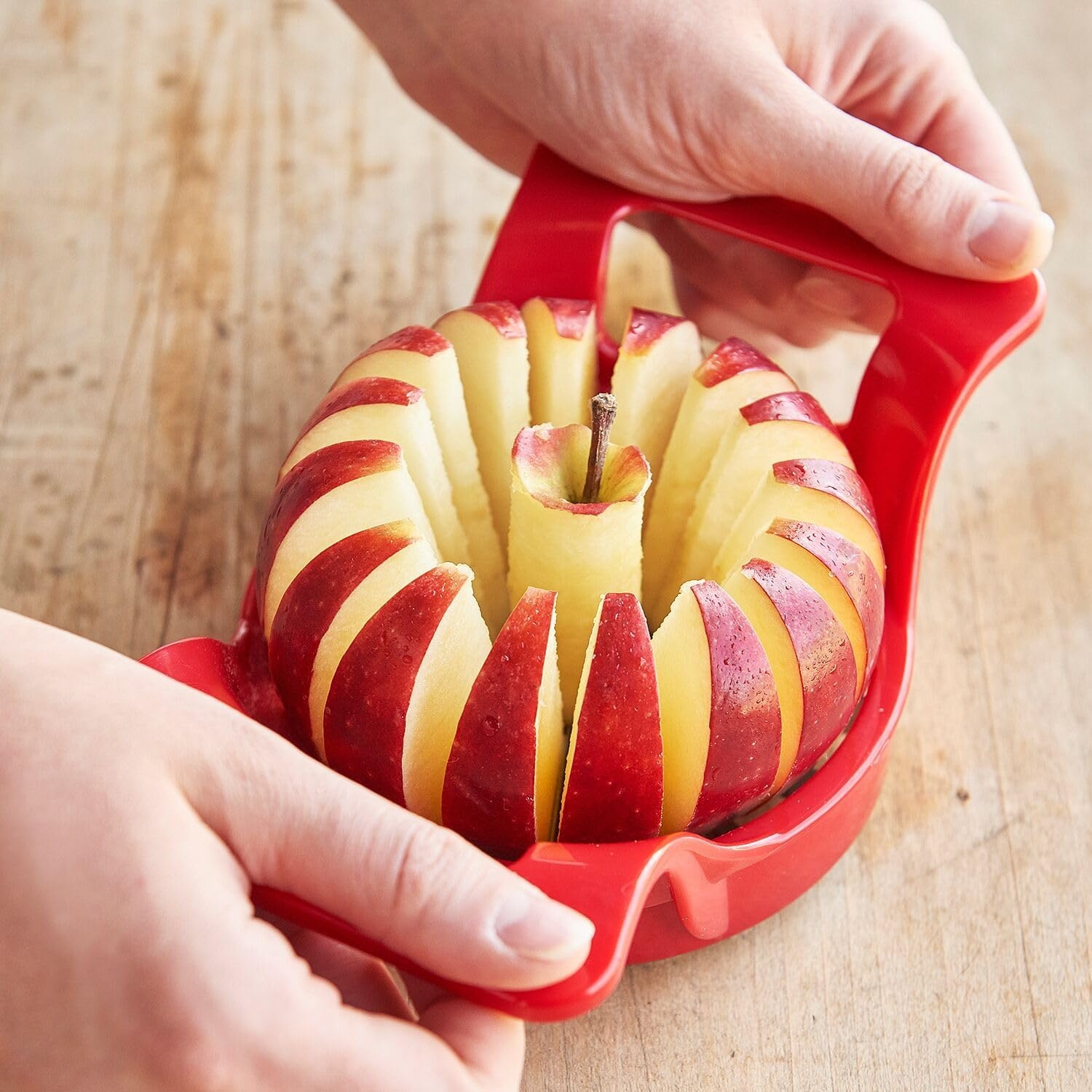 image:imageSur La Table Apple Slicer Red