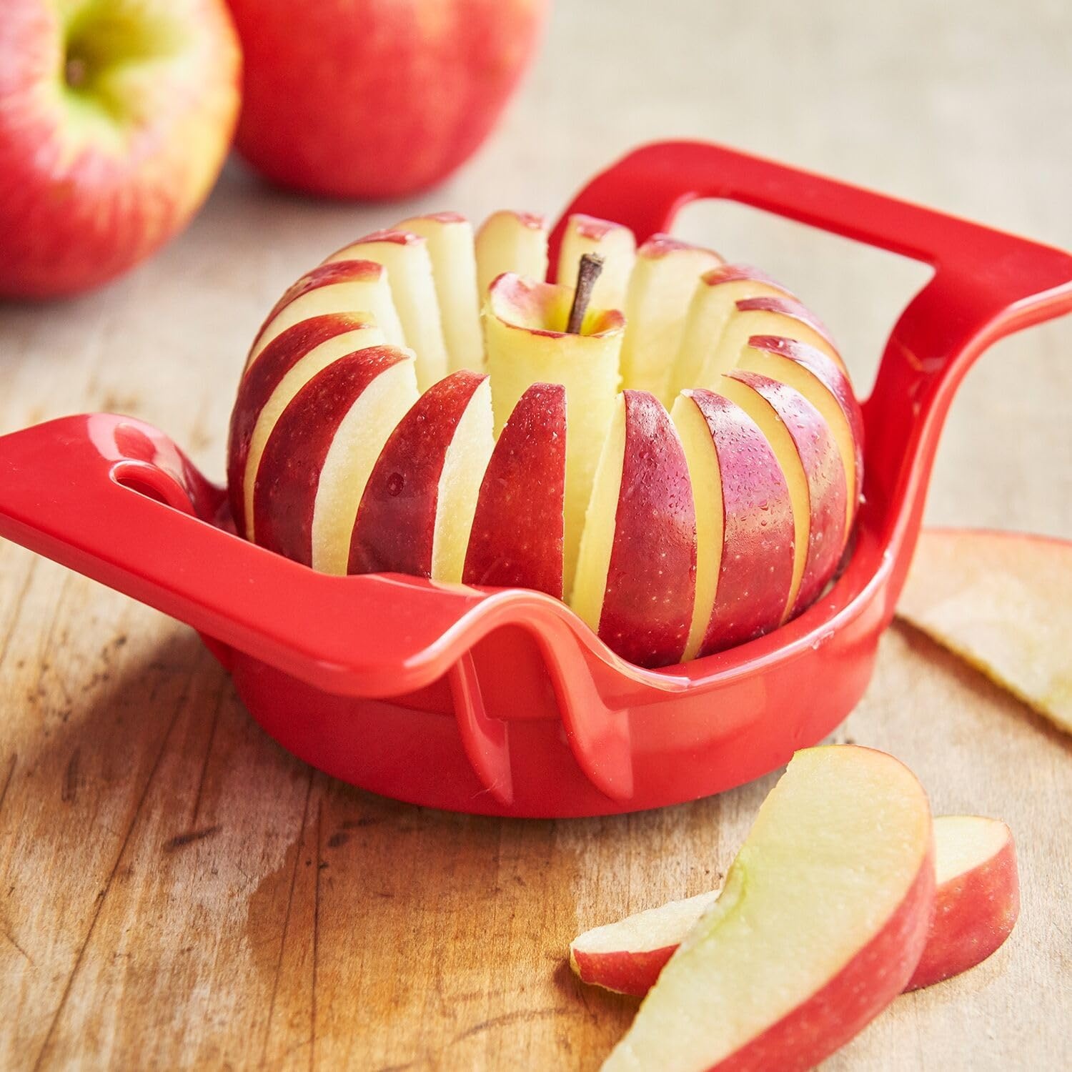 image:imageSur La Table Apple Slicer Red