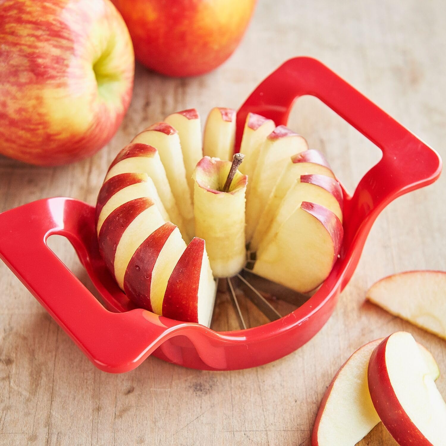 image:imageSur La Table Apple Slicer Red