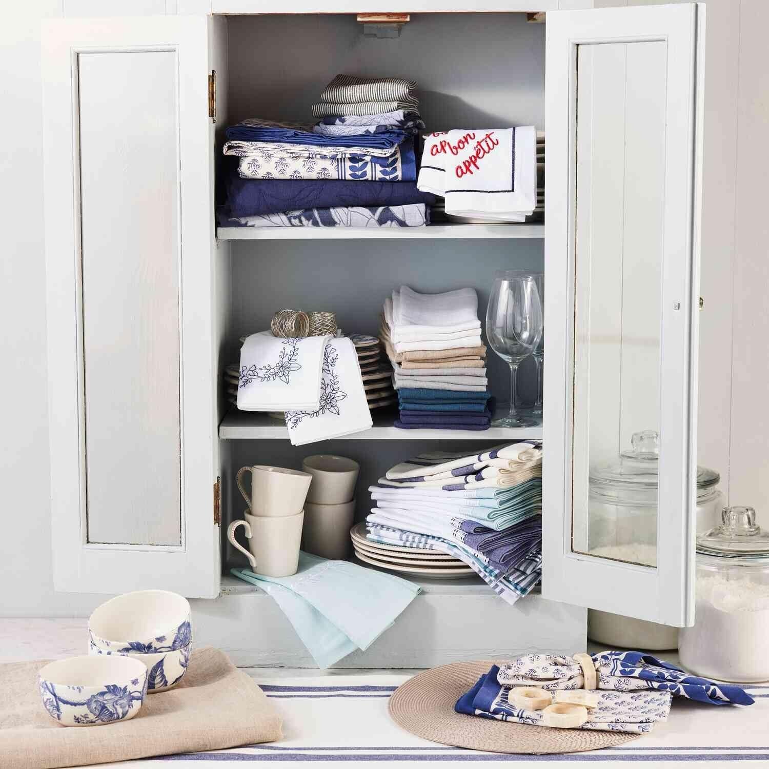 image:imageSur La Table Jacquard Floral Tablecloth Indigo BlueBlue