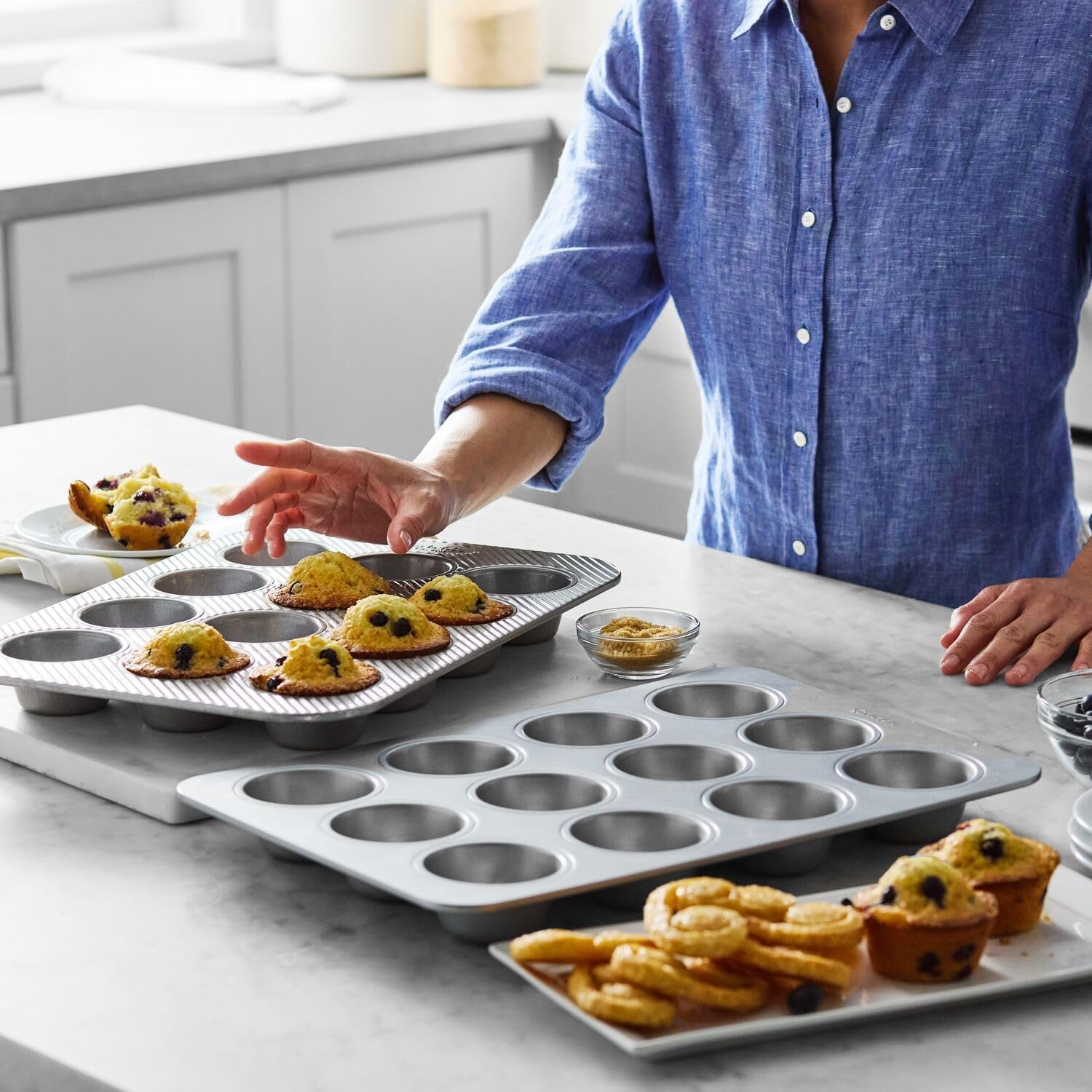 image:imageSur La Table Platinum Pro Standard Muffin Pan 12 Count Silver